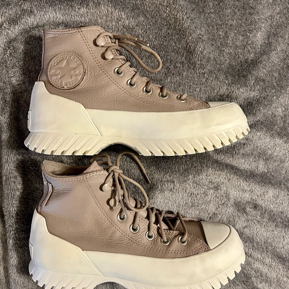 Women’s converse size 7